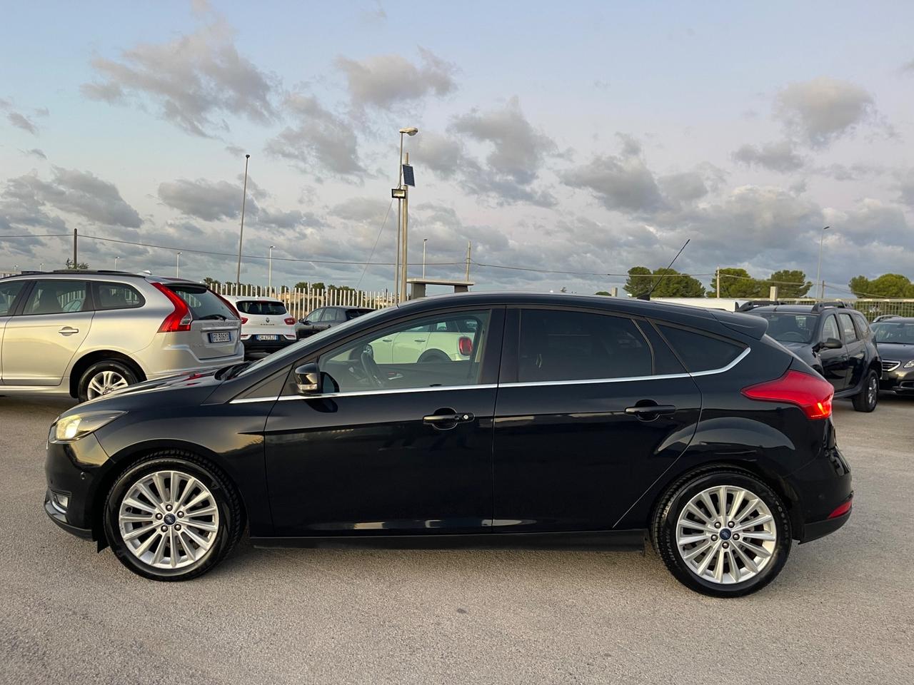 FORD FOCUS 1.0 125CV BERLINA TITANIUM FULL LED