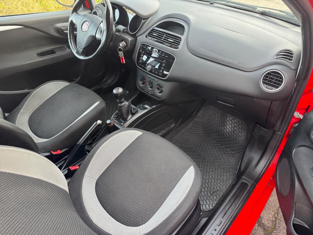 Fiat Punto bicolor idonea ai neopatentati