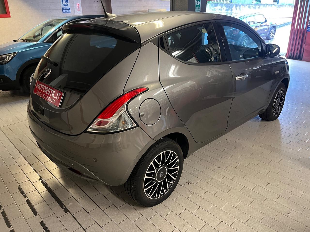 Lancia Ypsilon 1.0 FireFly 5 porte S&S Hybrid Platino