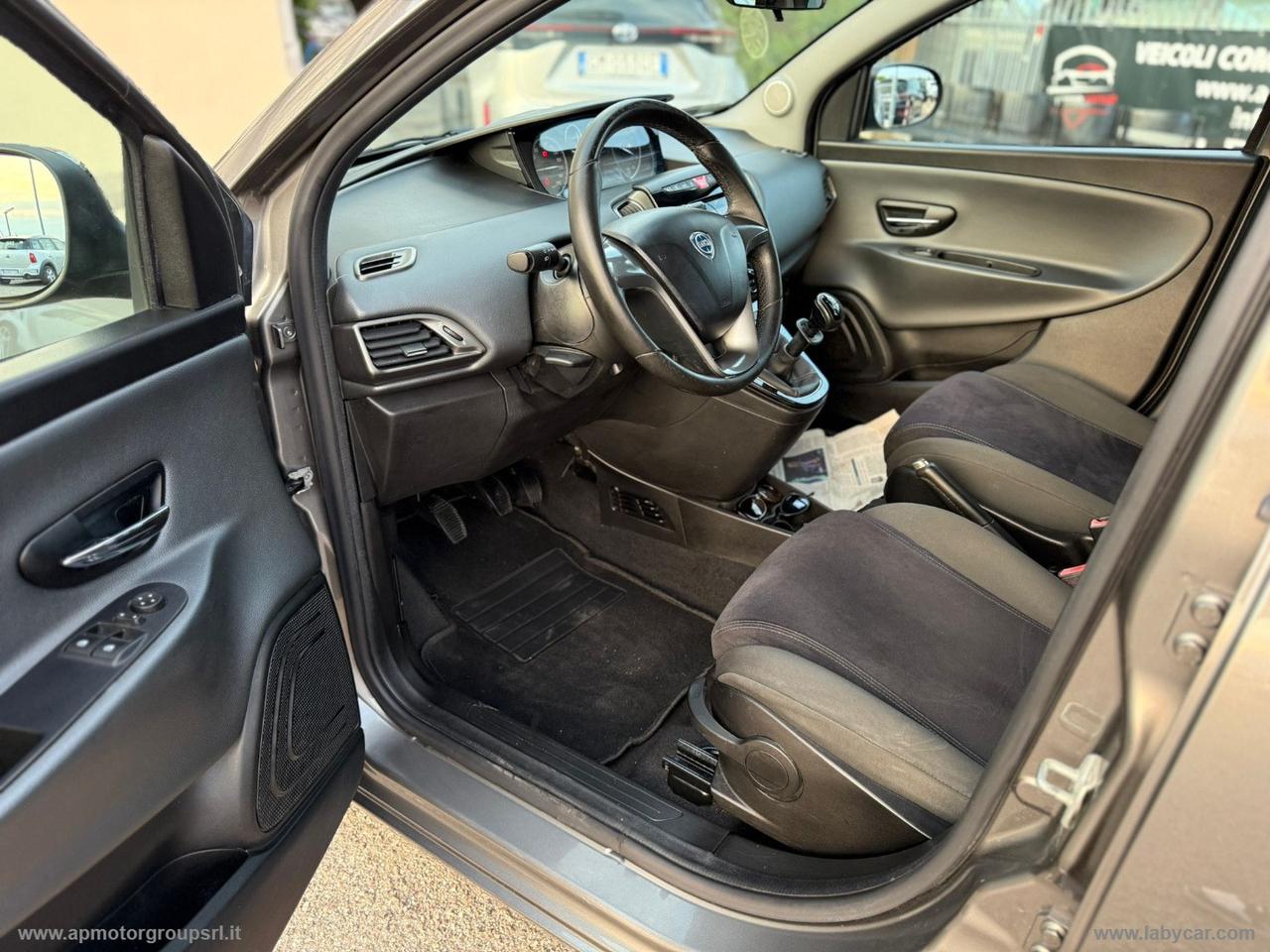 LANCIA Ypsilon 1.2 69 CV 5p. S&S Gold