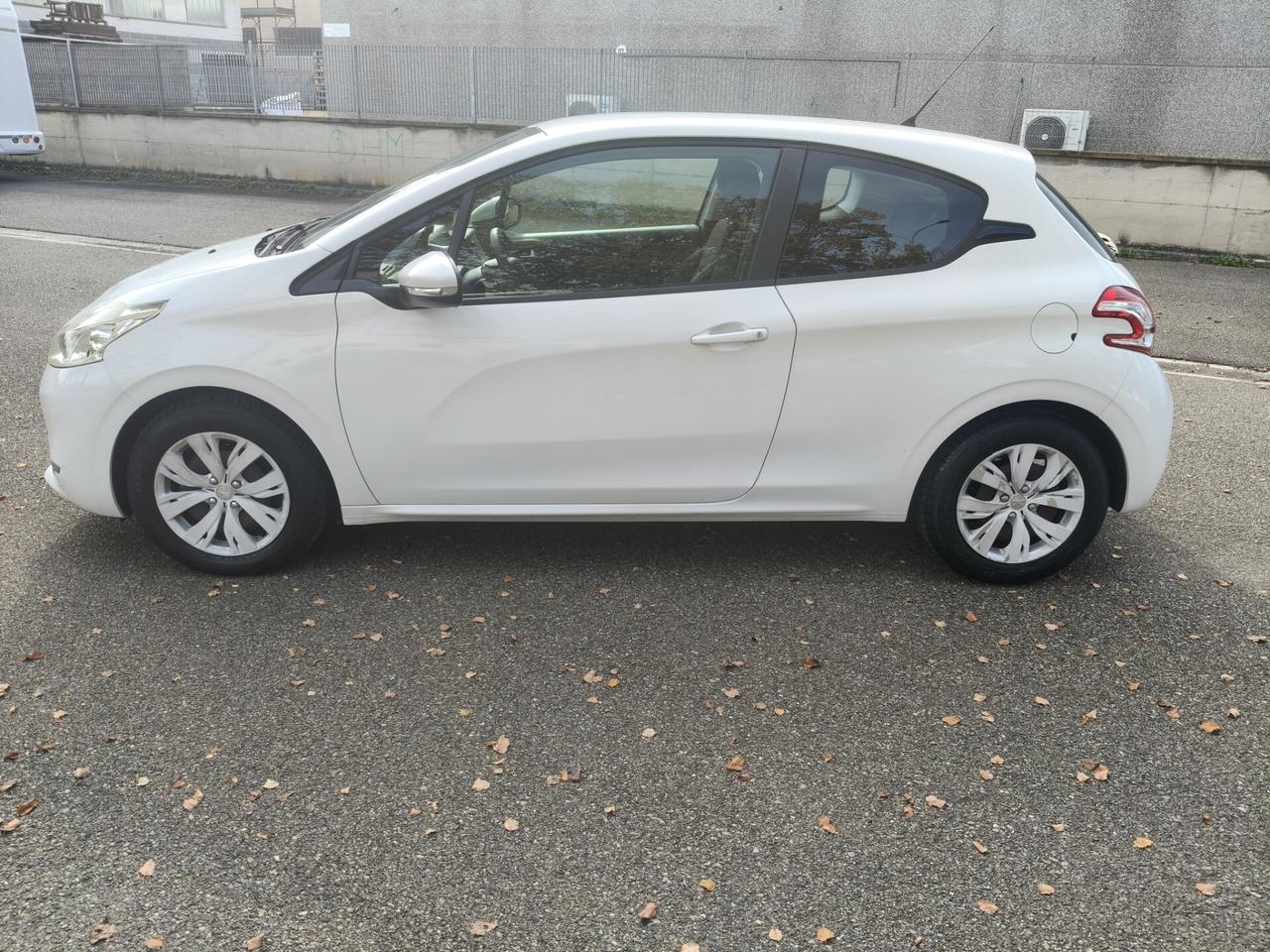 Peugeot 208 1.0 del 2013 SOLO 87.000 KM