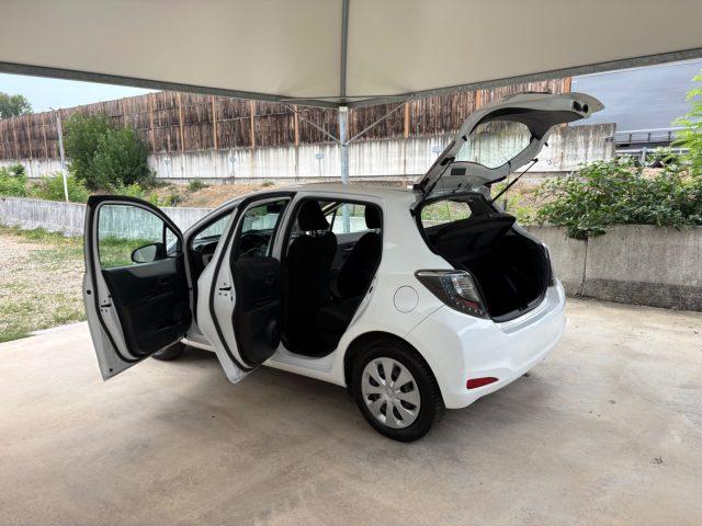 TOYOTA Yaris 1.5 Hybrid 5 porte AUTOMATICA OK NEOPATENTATI