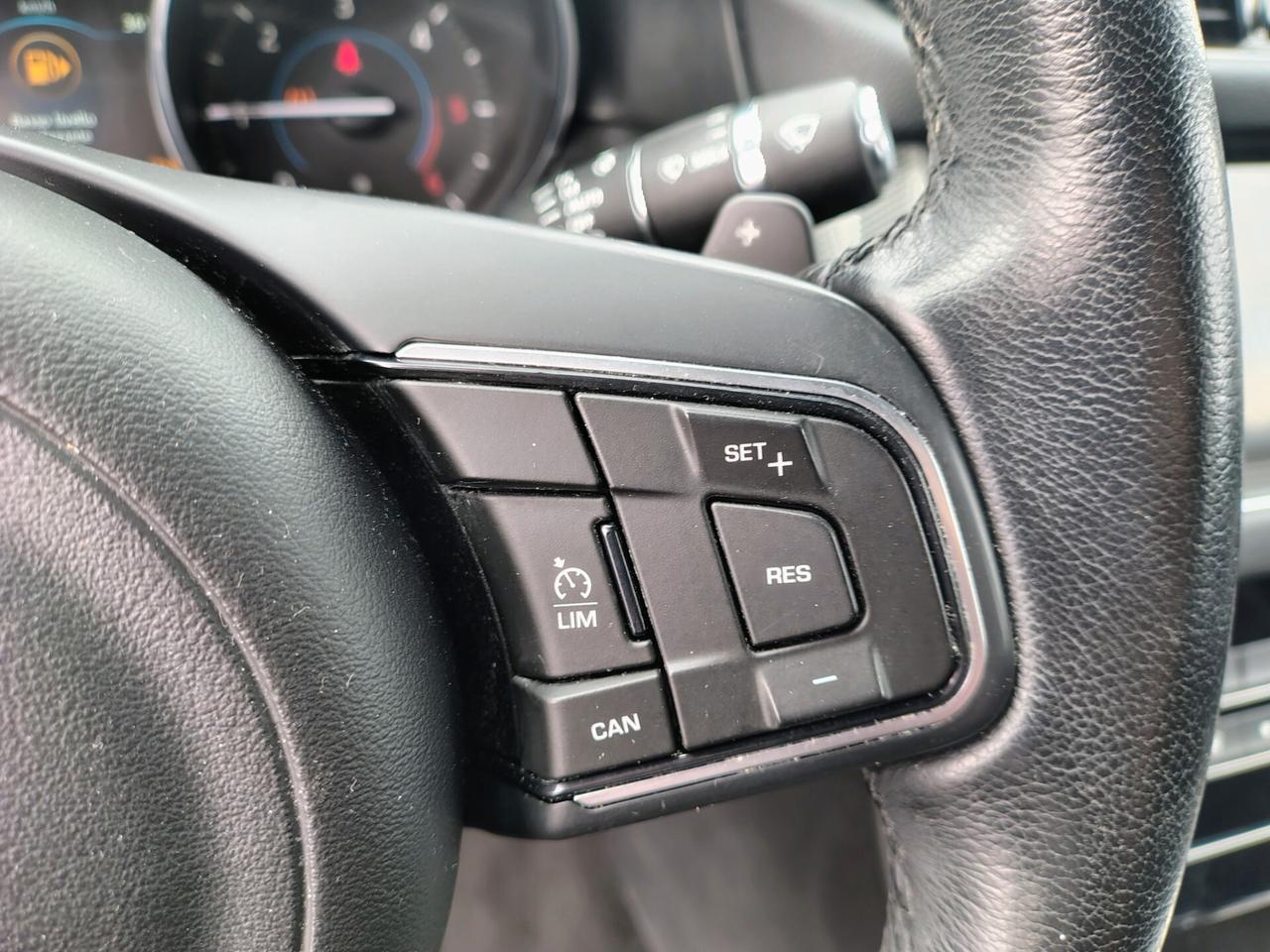 Jaguar XF aut. Portfolio (SOLO PER OPERATORI DEL SETTORE)