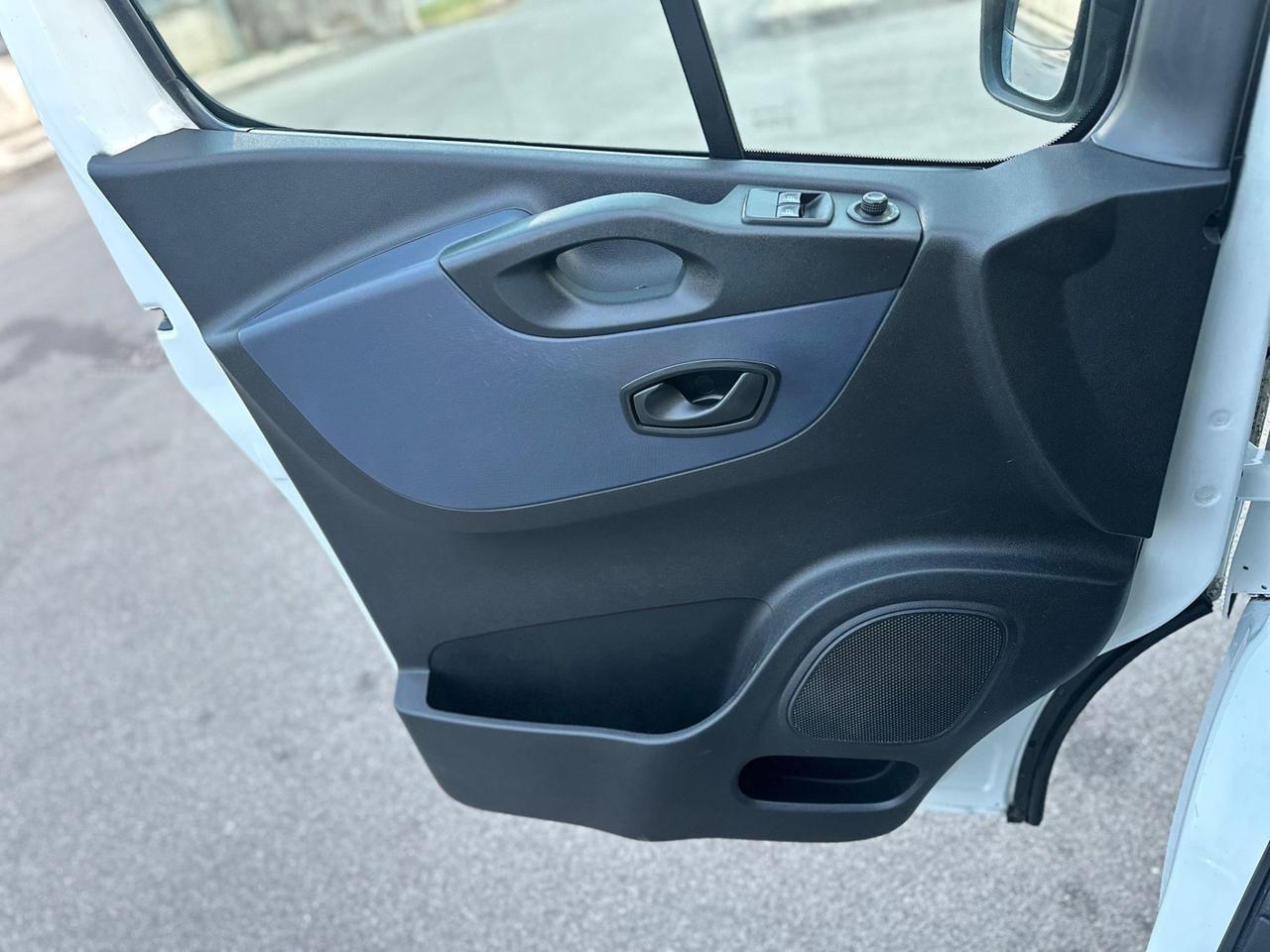Opel Vivaro 6 posti autocarro