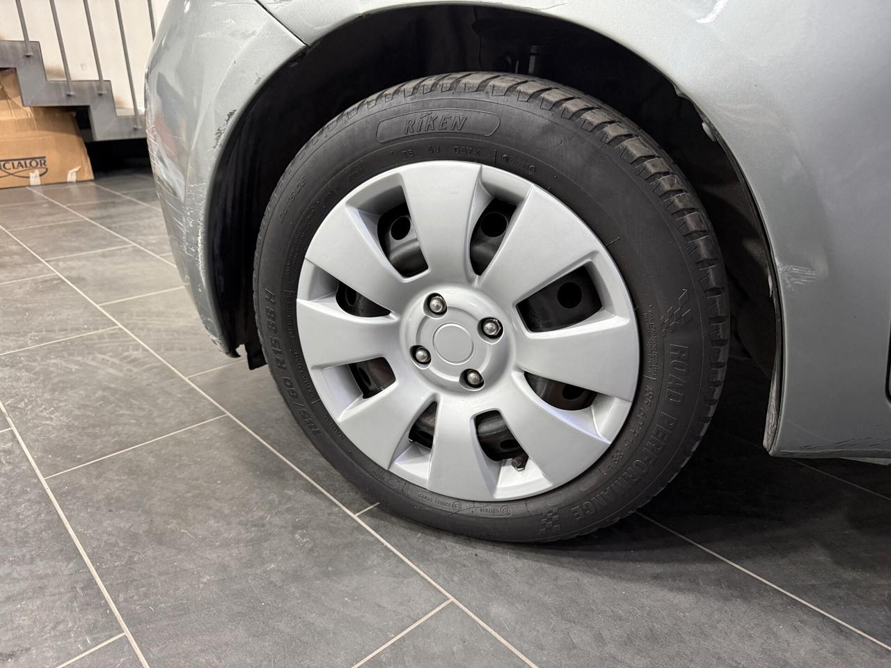 Toyota Yaris 1.4 D-4D 5 porte Sol