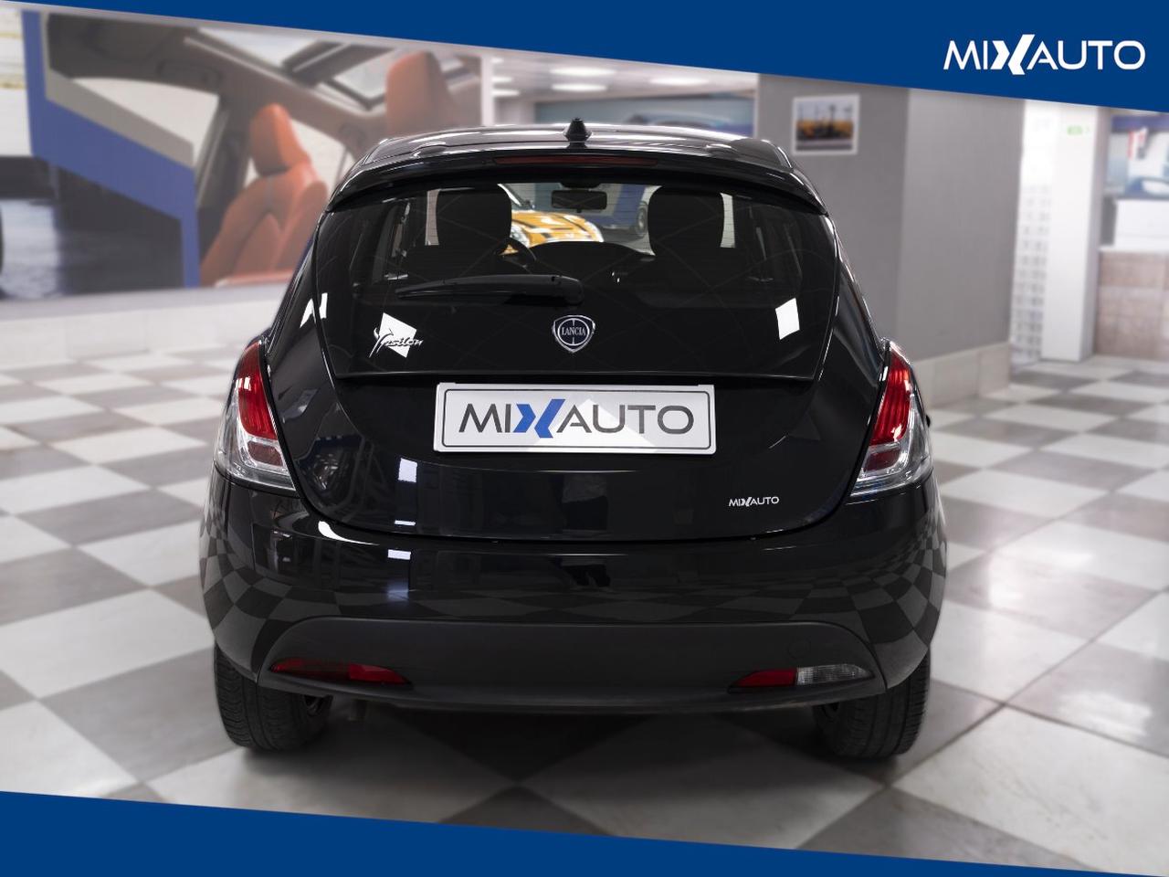 Lancia Ypsilon 1.0 Firefly Hybrid Silver 70CV 5 Porte