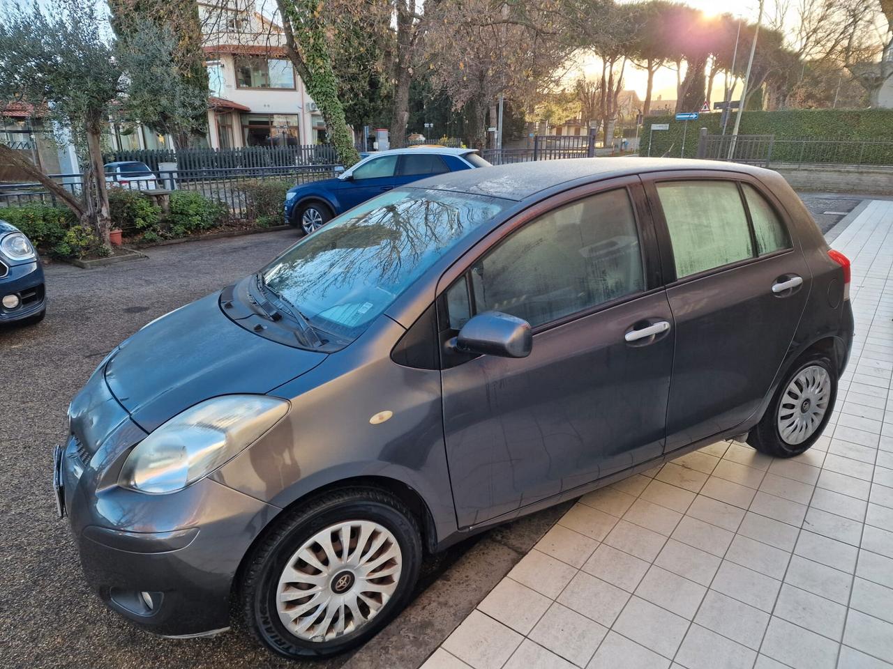 Toyota Yaris 1.0 5 porte Sol