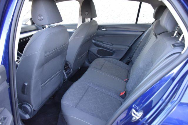 VOLKSWAGEN Golf 1.0 eTSI EVO DSG Life *Luci ambiente*