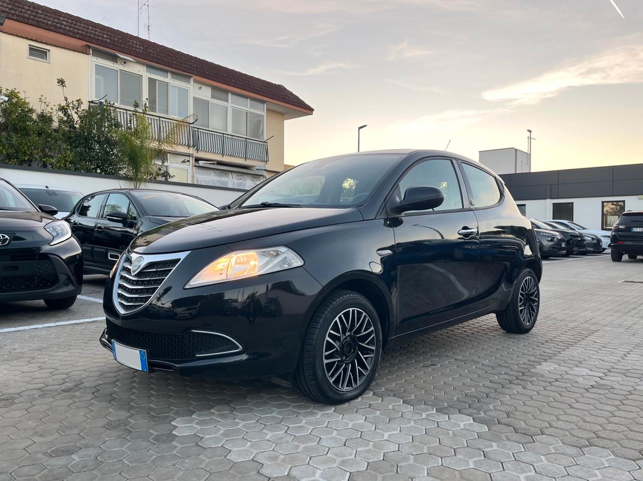 Lancia Ypsilon 1.2 69 CV 5 porte Gold