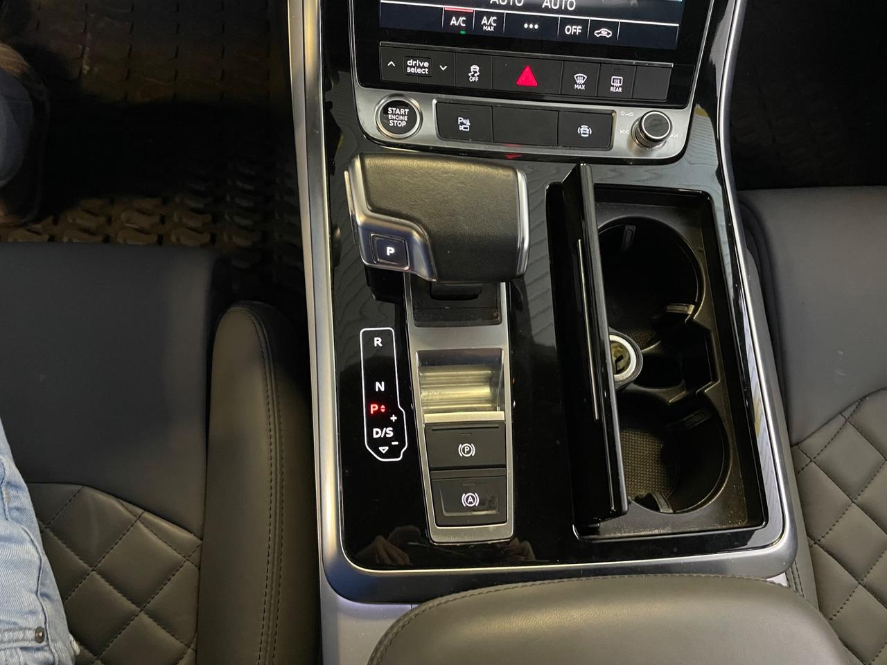 Audi Q8 50 TDI 286 CV quattro tip Sport Sedili Guscio