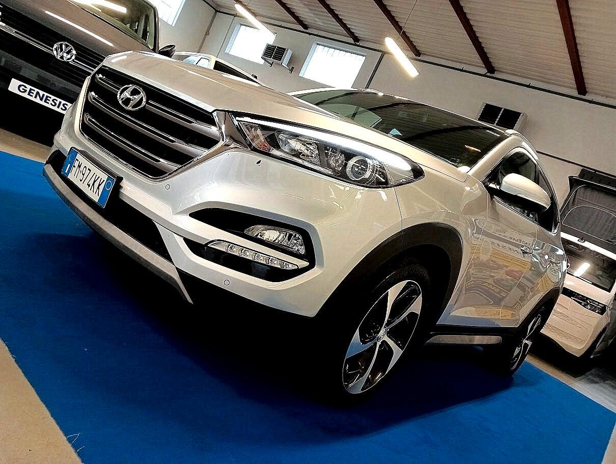Hyundai TUCSON 1.7 CRDI XPOSSIBLE 19" CAMERA *CAMBIO NUOVO*