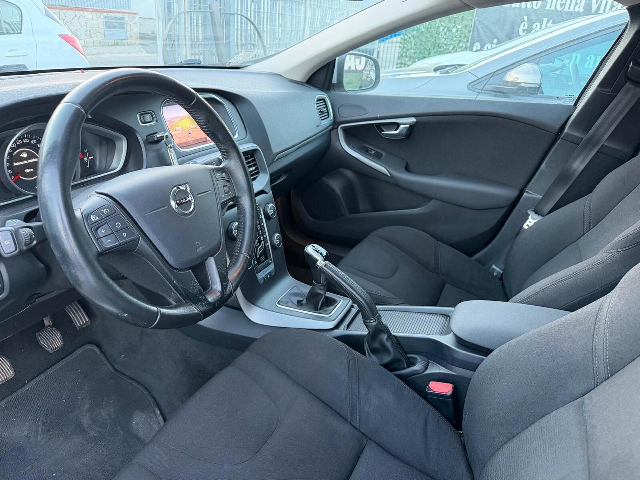 Volvo V40 D2 Momentum 2.0 120CV -2017