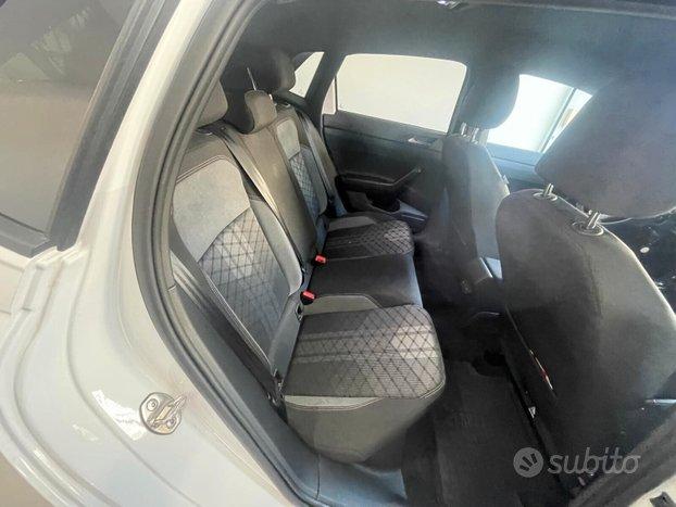 Volkswagen Polo 1.0 TSI DSG R-Line