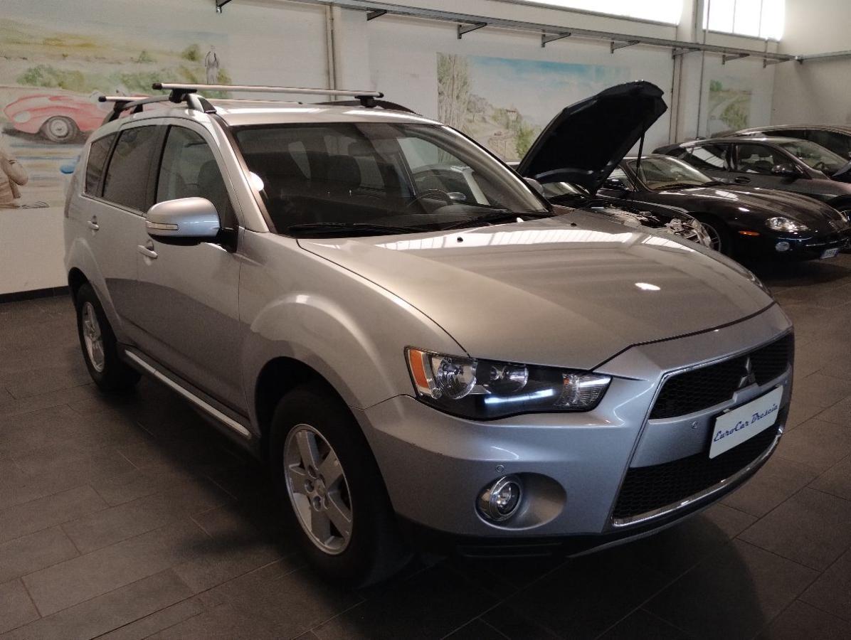 MITSUBISHI Outlander 2.2 DI-D RETROCAMERA-PELLE-NAVIG-EURO5