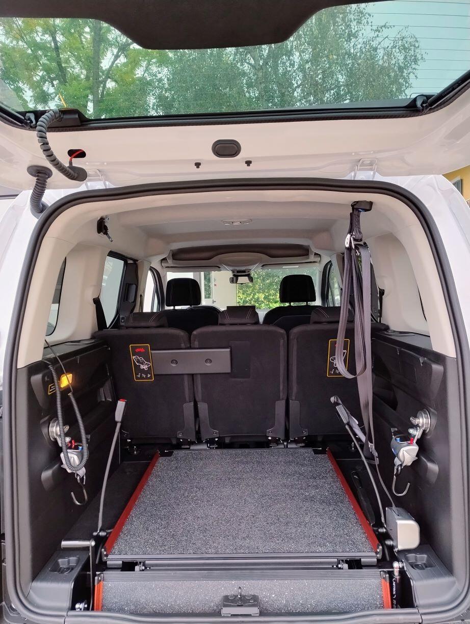 PEUGEOT RIFTER TRASPORTO DISABILI RIBASSATO