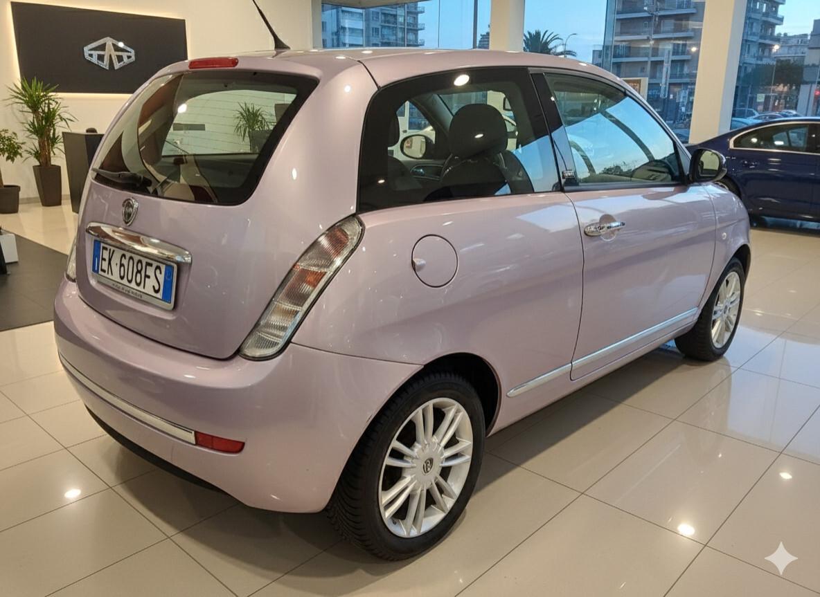 Lancia Ypsilon 1.2 69 CV Unyca