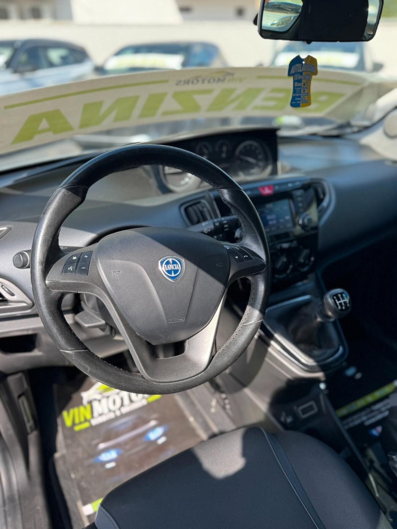 Lancia Ypsilon 1.2 69 CV 5 porte Platinum