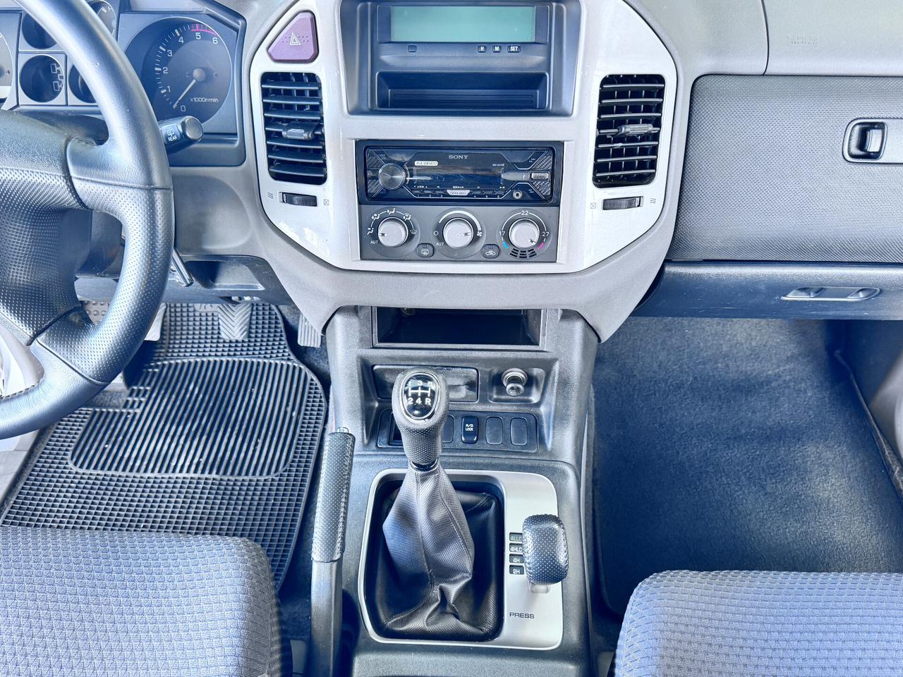 Mitsubishi Pajero 2.5 TDI 3p. Instyle