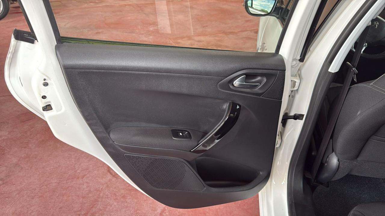 Peugeot 208 PureTech 82 5 porte Allure