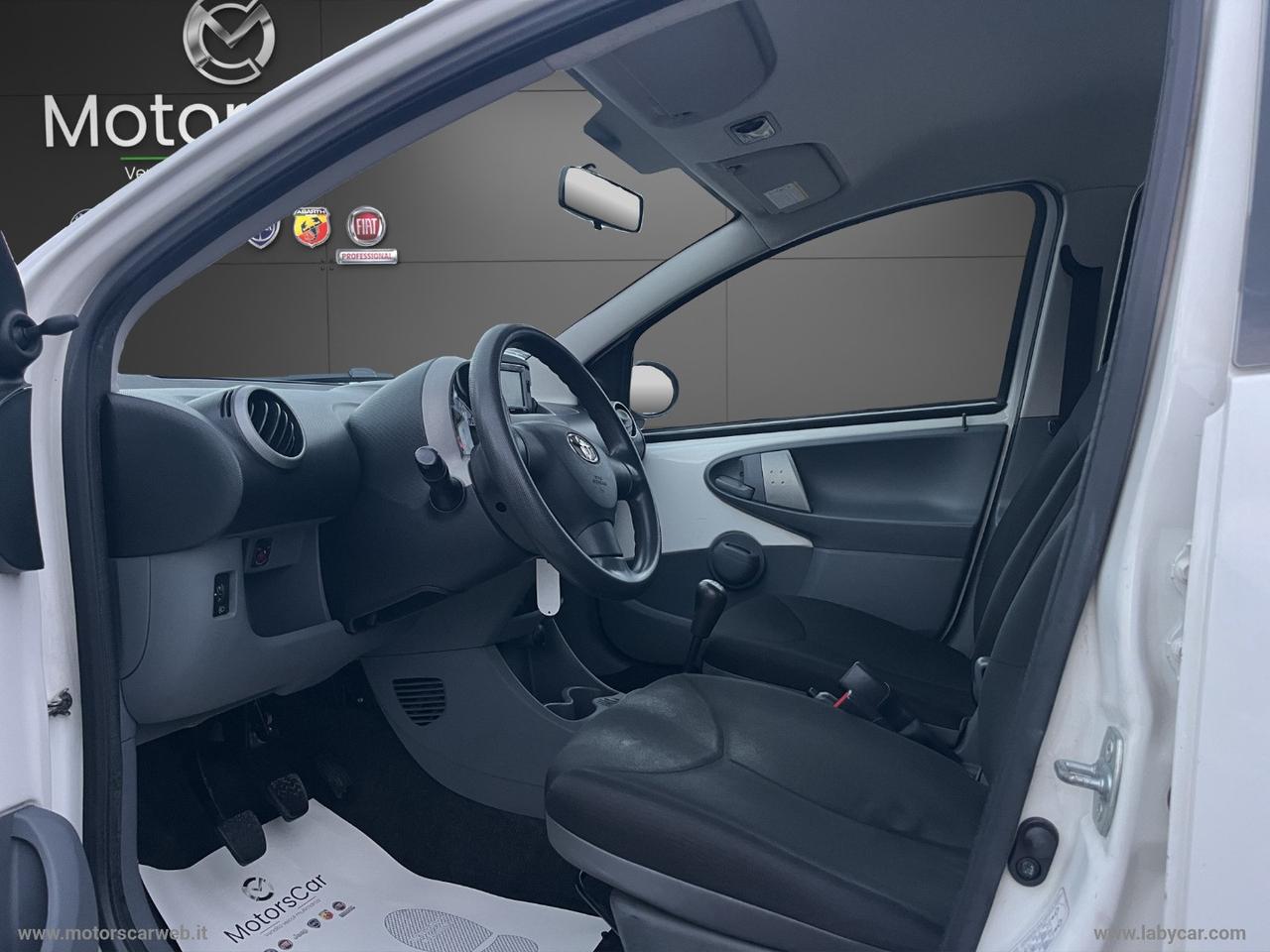 TOYOTA Aygo 1.0 12V VVT-i 5p. Deep Ocean Conn.