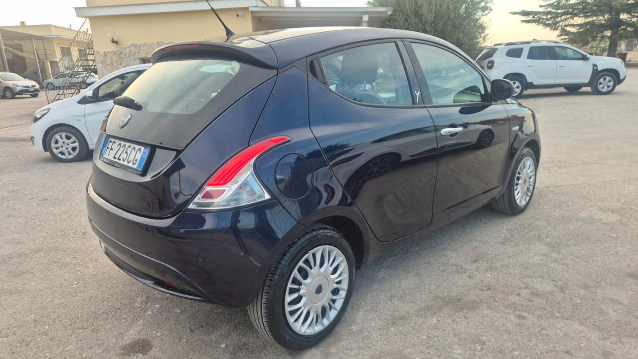 Lancia Ypsilon 1.2 69 CV 5 porte Platinum