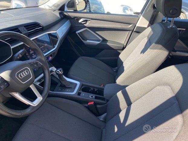 AUDI Q3 35 TFSI S tronic Business