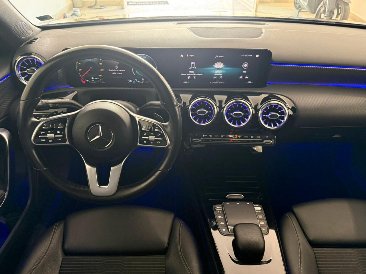 MERCEDES- BENZ A180d SPORT AUTOMATICA 2021 PACK LUCI