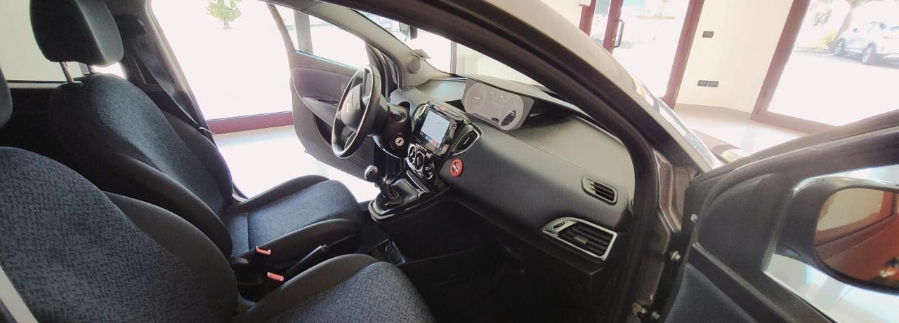Lancia Ypsilon 1.0 FireFly 5 porte S&S Hybrid Silver Plus