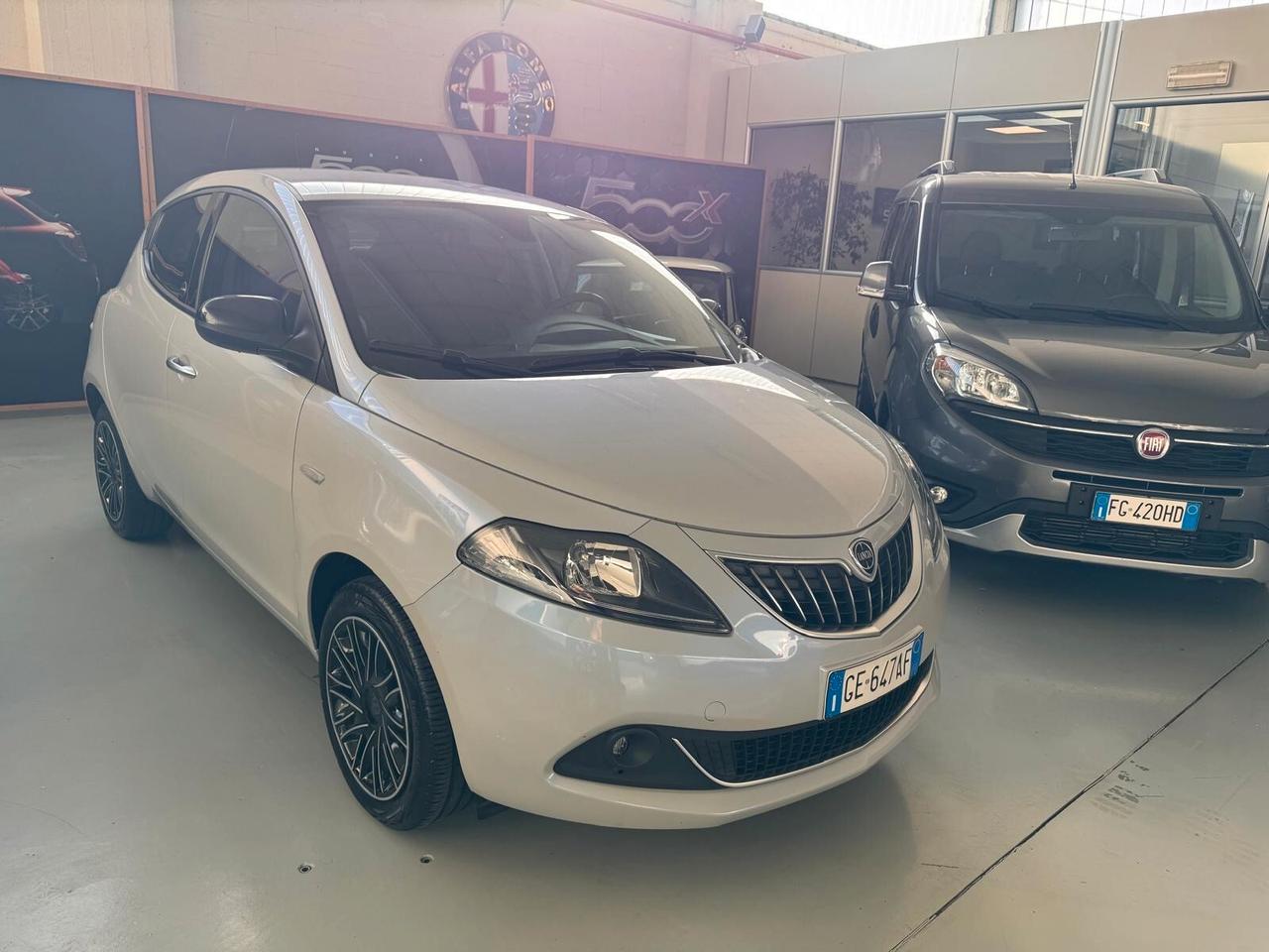Lancia Ypsilon 1.0 FireFly 5 porte S&S Hybrid Ecochic Gold