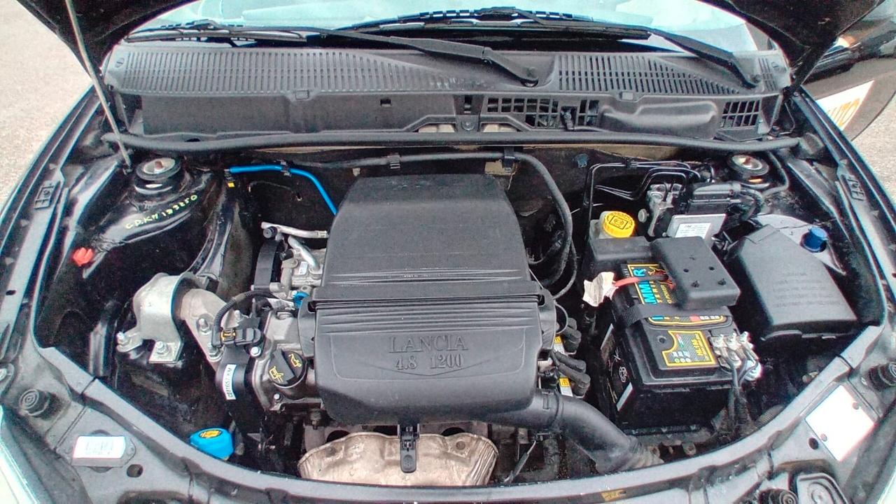 Lancia Ypsilon 1.4 Argento