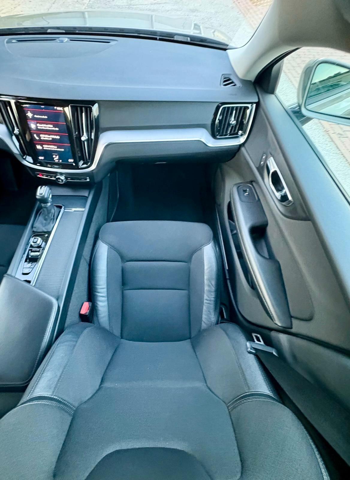 Volvo V60 Cross Country D4 AWD Geartronic Business Plus