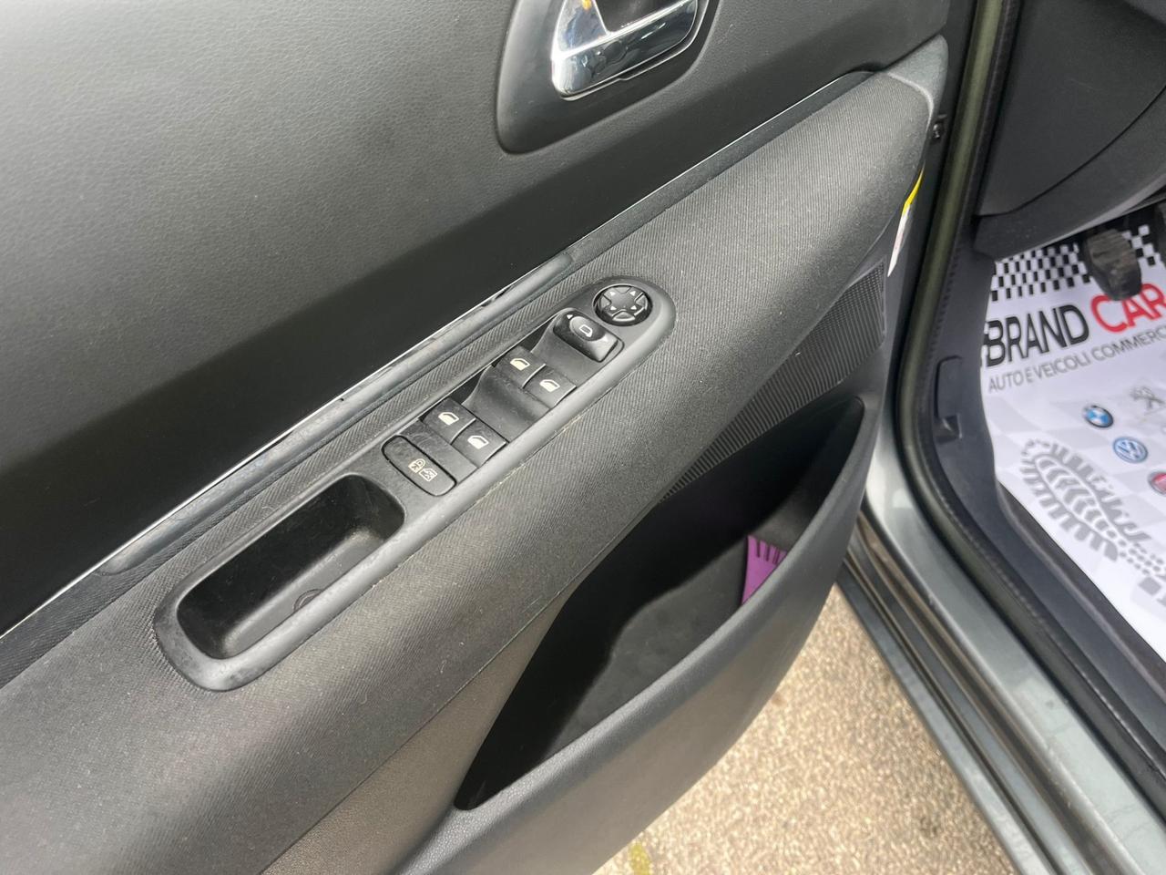 Peugeot 5008 1.6 HDi 115CV Active Unipro 2013