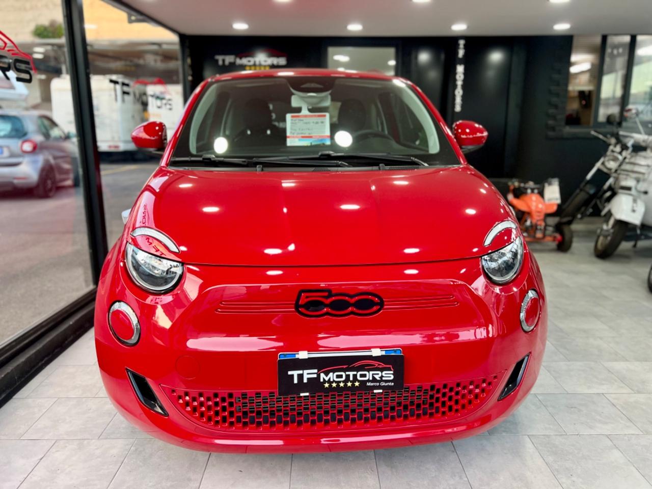 Fiat 500E elettrica “RED” SOLO 9.000 KM