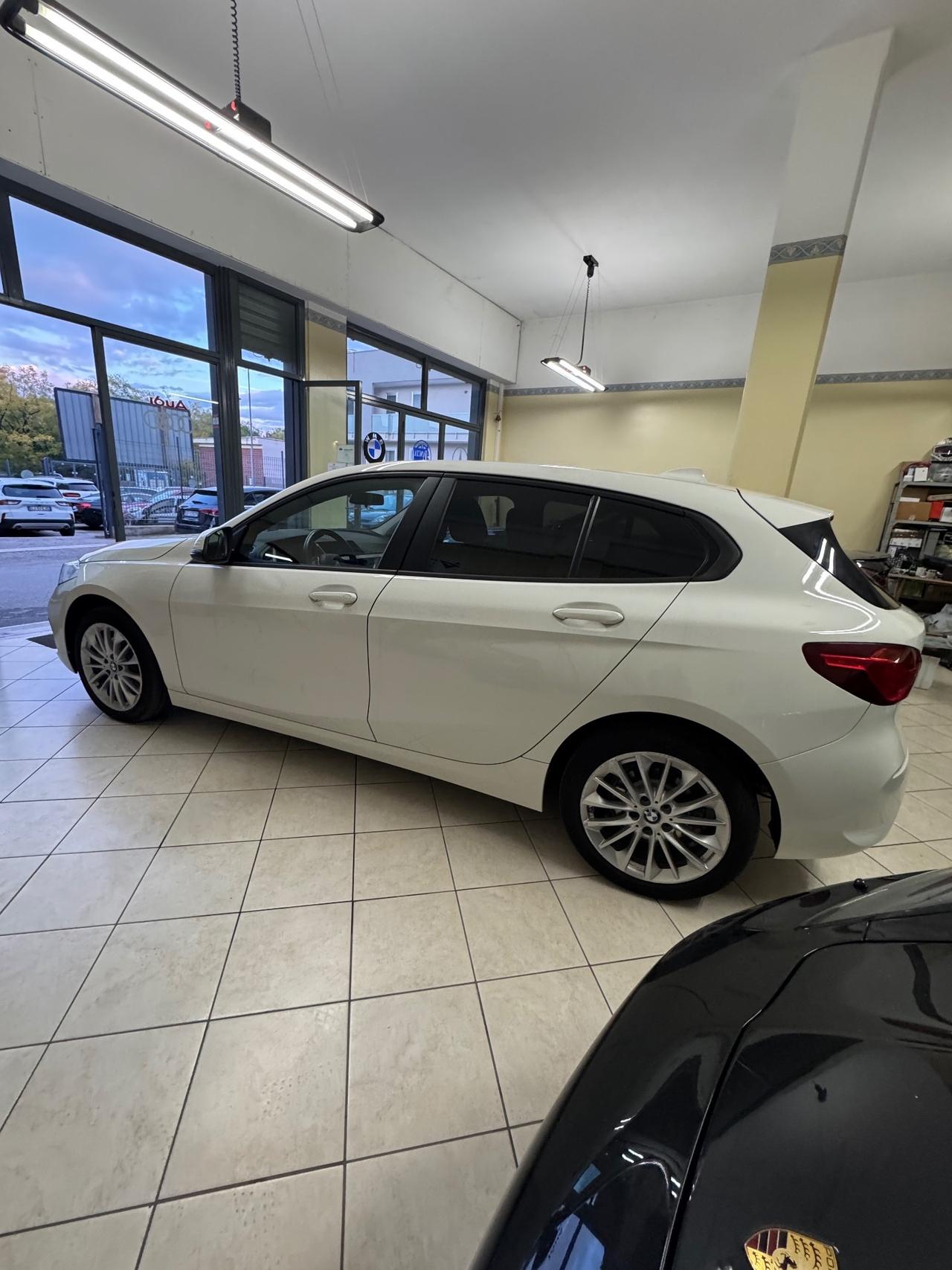 Bmw 116 116d 5p. Business Advantage