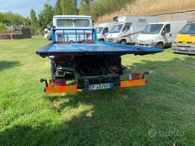 Mercedes carro attrezzi scarrabile con gru