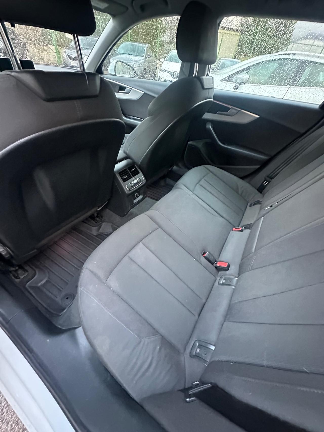 Audi A4 2.0 TDI 122 CV S tronic line edition