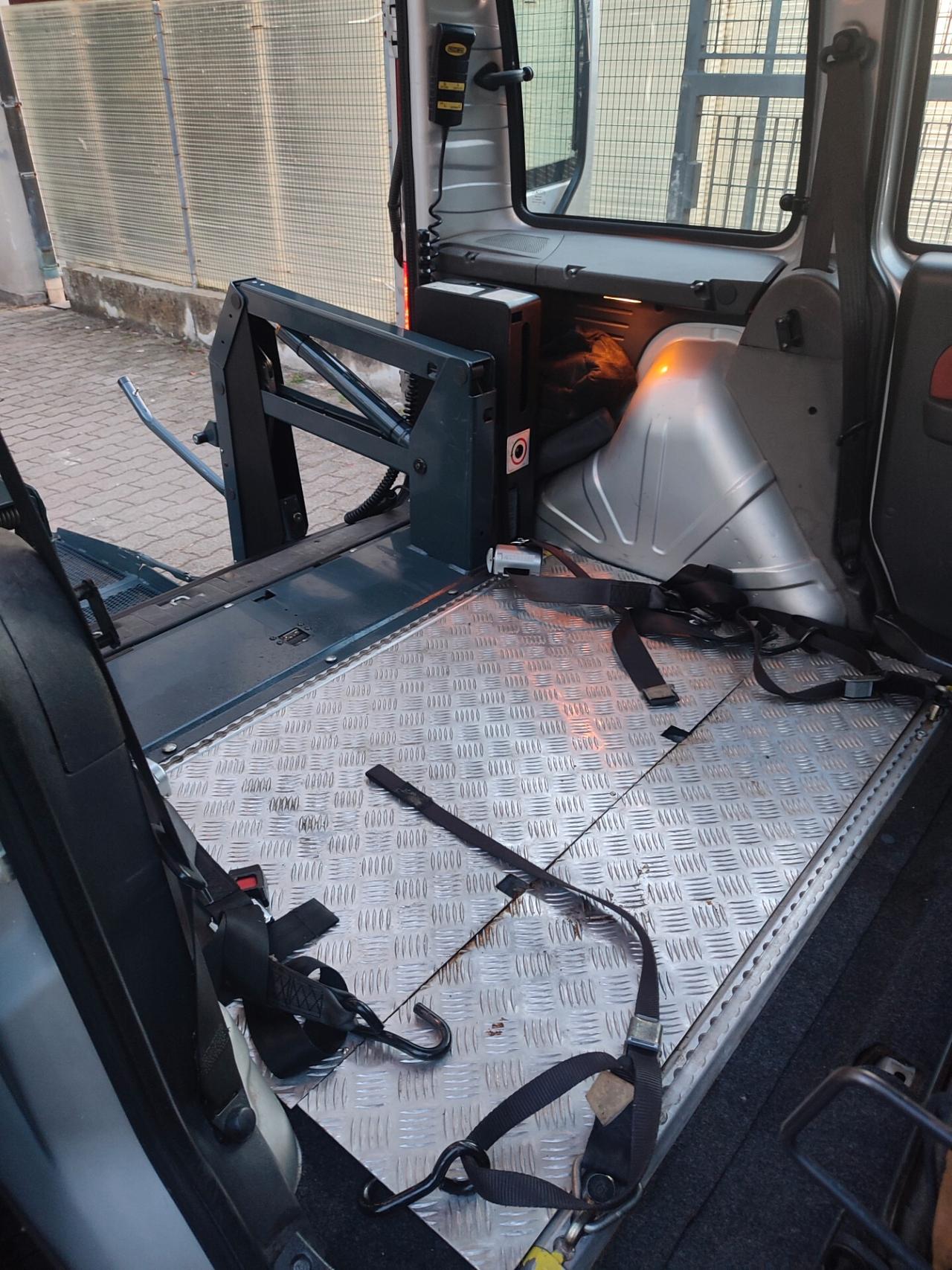 FIAT DOBLO 1.4BENZINA CON PEDANA DISABILI ELETTRICA NUOVO