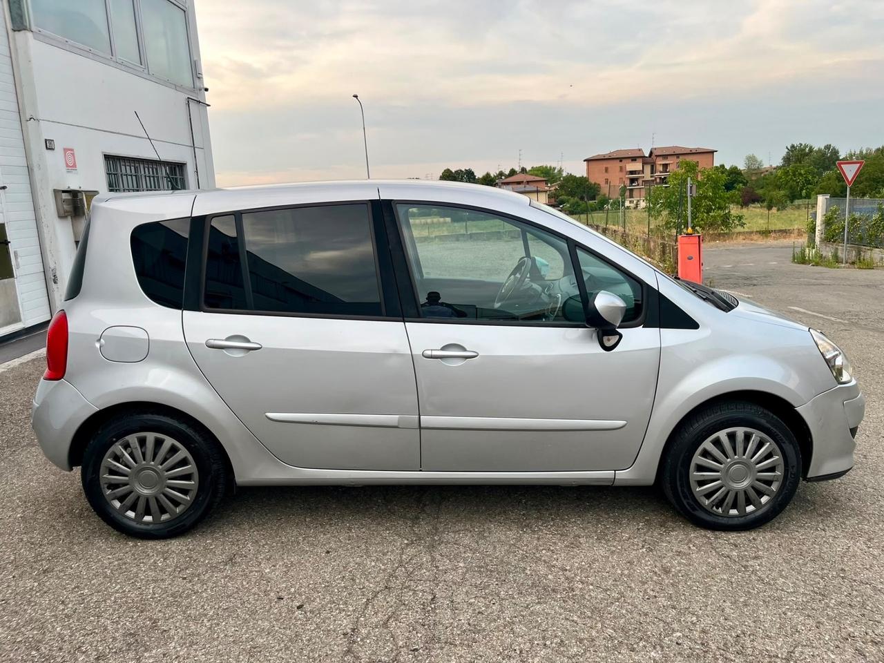 Renault Modus 1.2benz 2010 97.000km tutto fatto