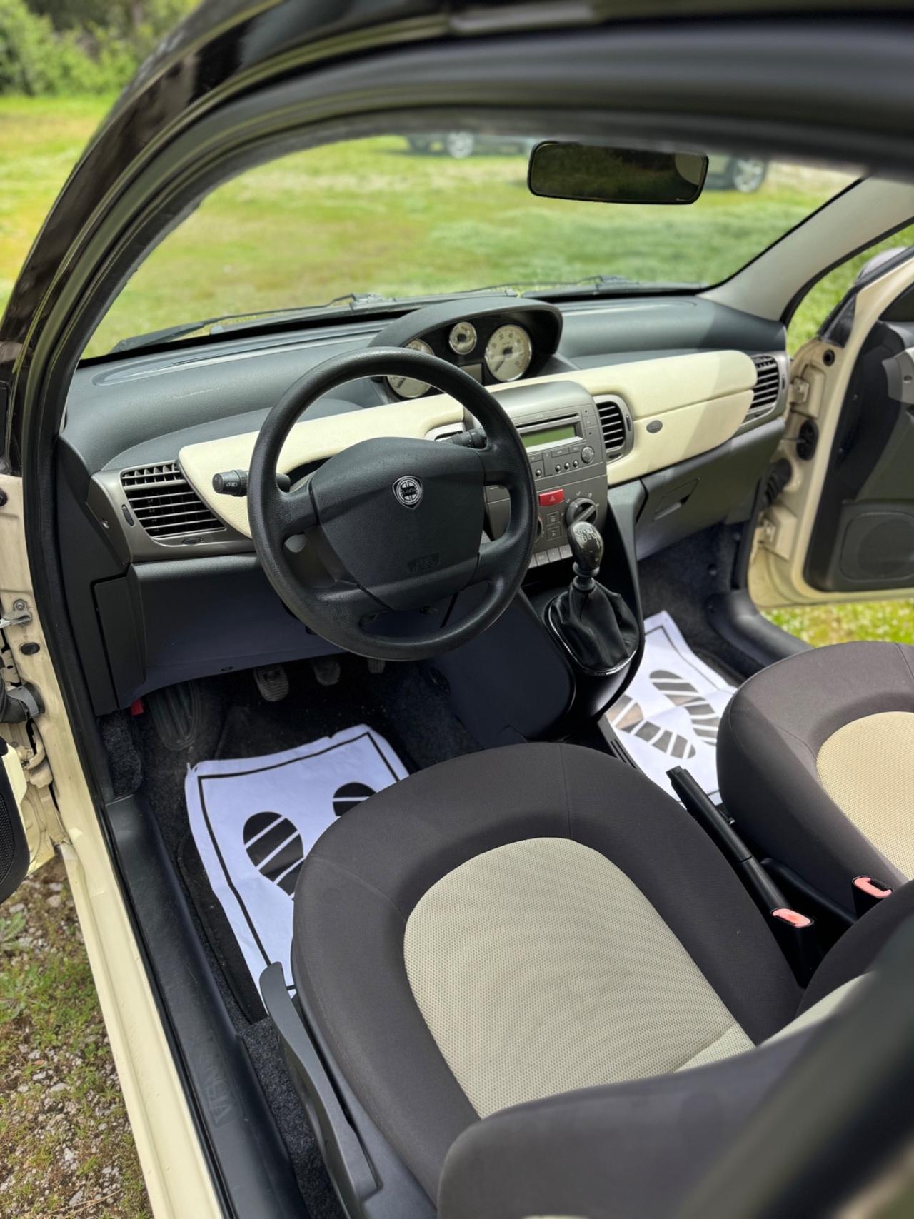Lancia Ypsilon 1.2 Oro 100