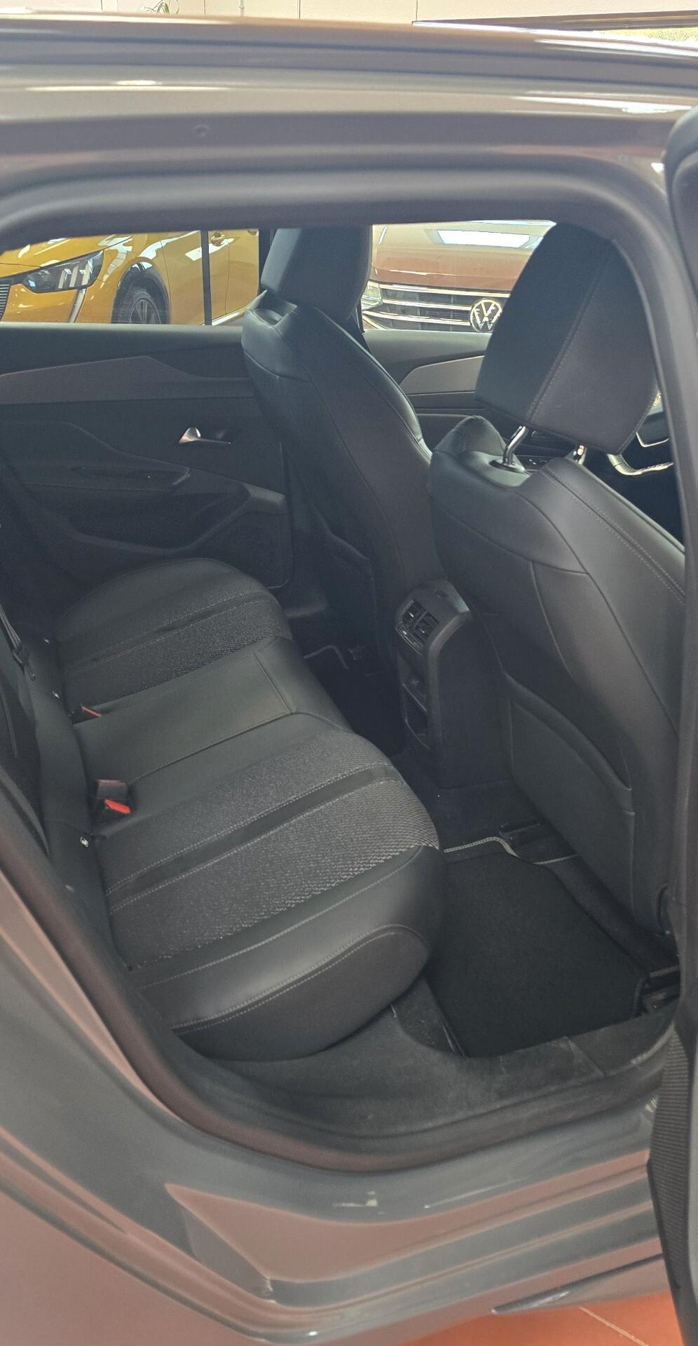 Peugeot SW 1.2 PureTech 130 CV S&S EAT8 GT – Eleganza, Spazio e Tecnologia Premium