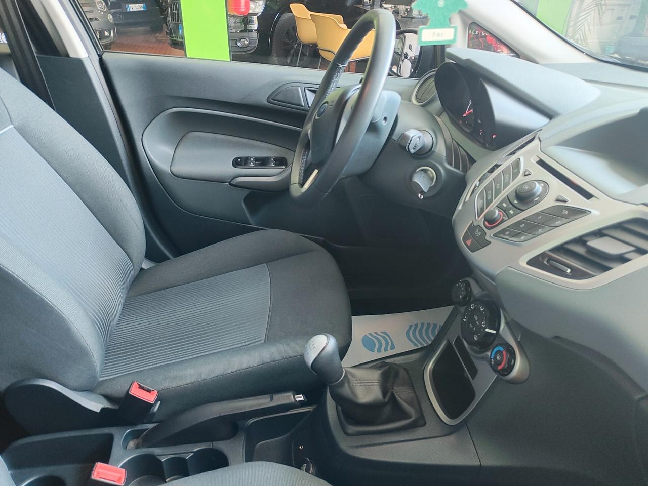 FORD FIESTA 23.000KM NEOPATENTATI
