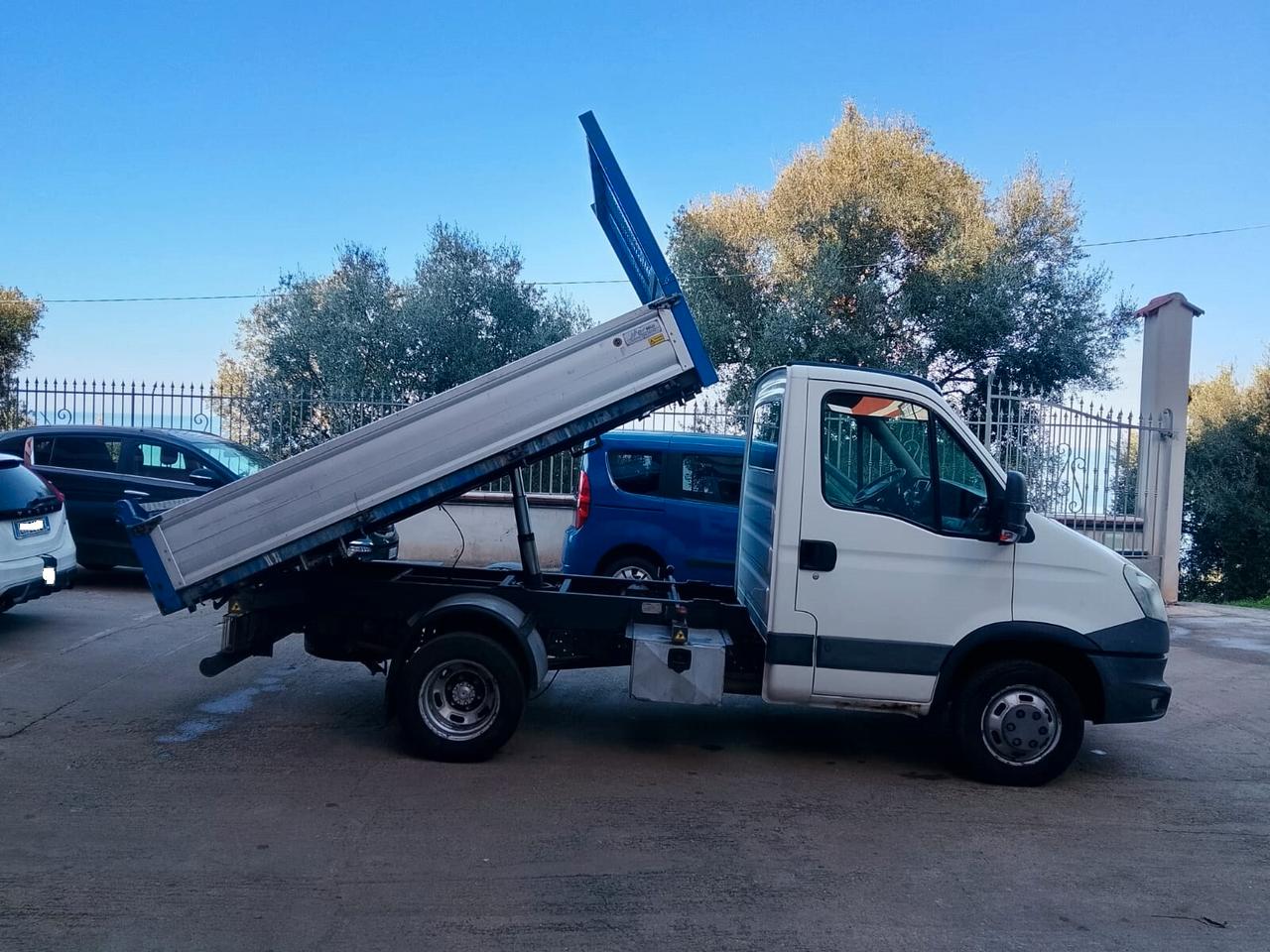 Iveco Daily 35C13 RIBALTABILE MOTORE NUOVO DI PACCO