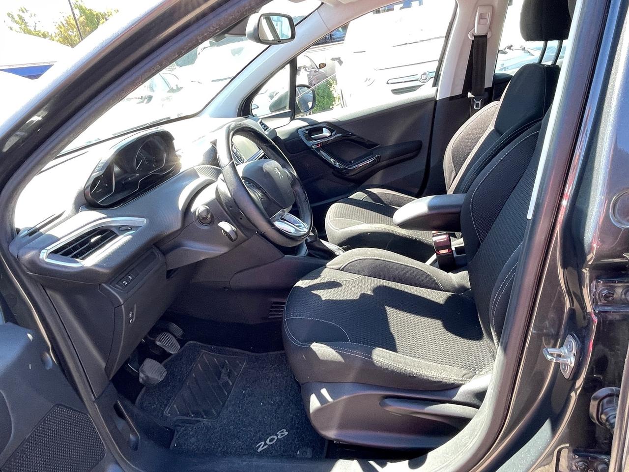 Peugeot 208 BlueHDi 5 porte Allure - navigatore- retrocamera