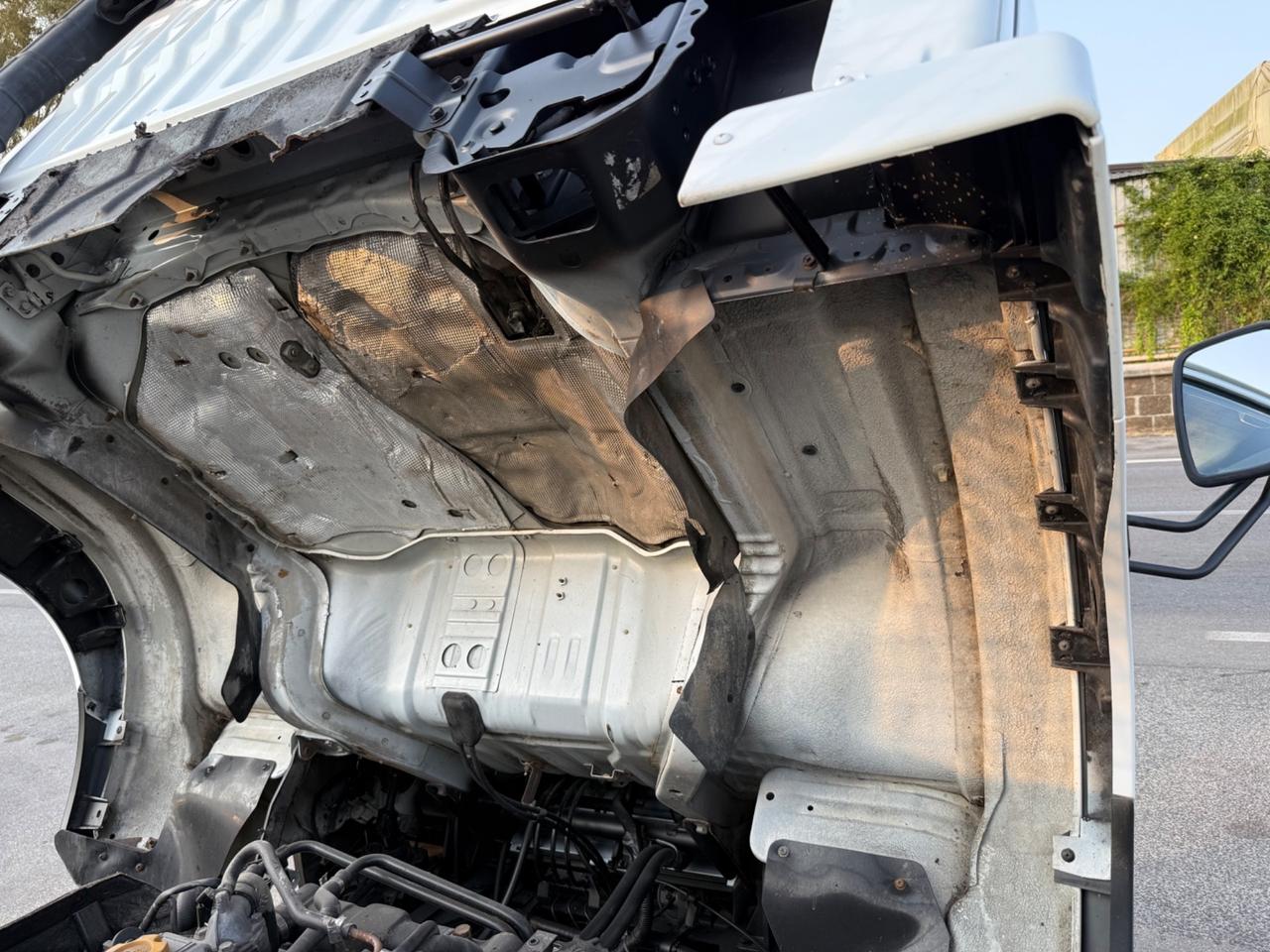 Nissan Cabstar 110 ribaltabile trilaterale