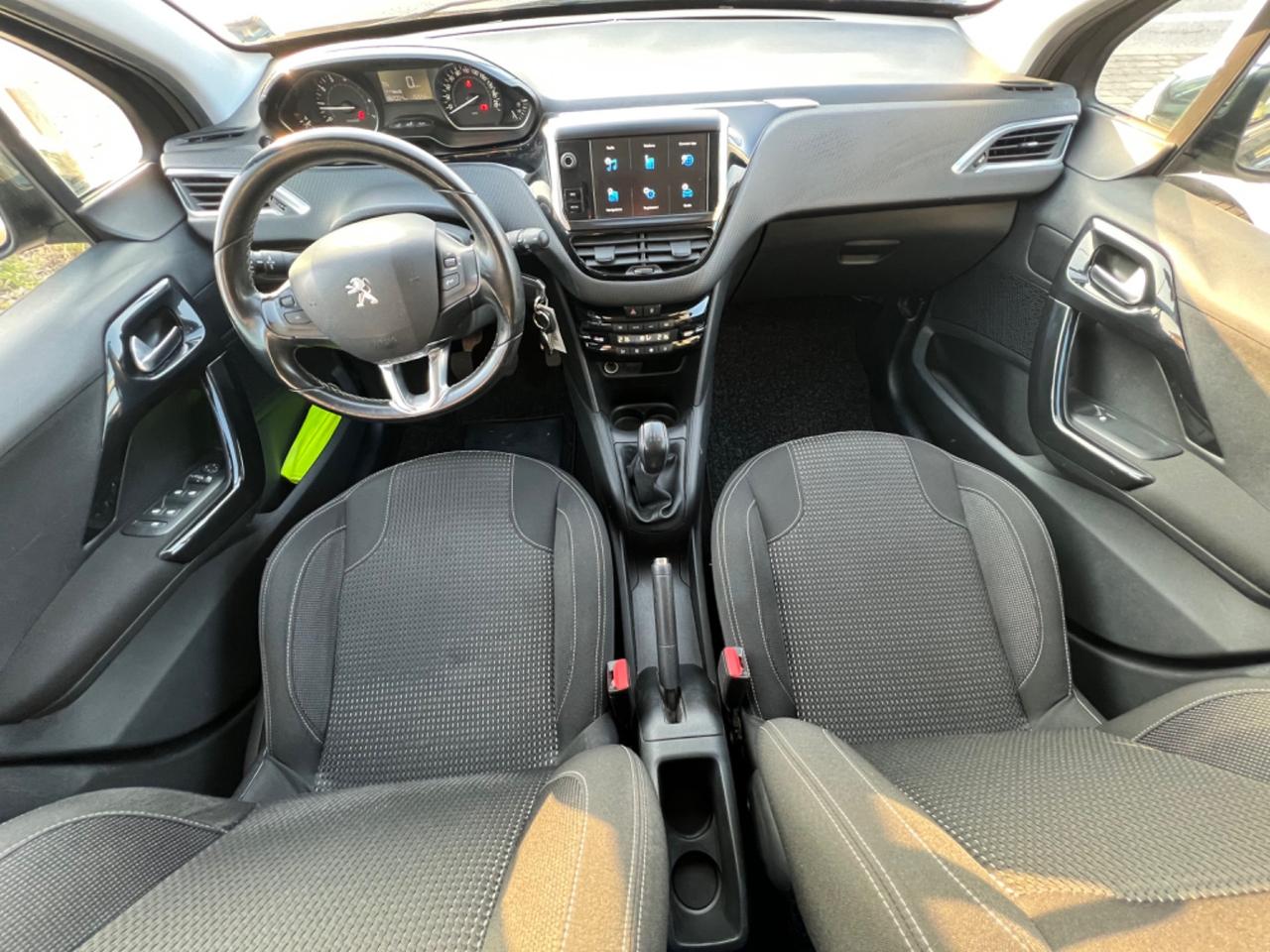 Peugeot 208 1.0 benz. 82 5 porte Allure ok Neopatentati