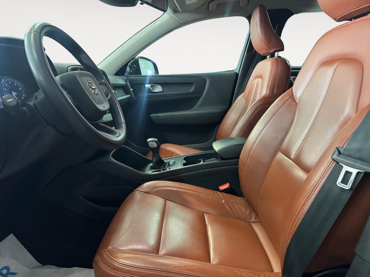 VOLVO XC40 1.5 t2 Momentum Core IVA ESPOSTA