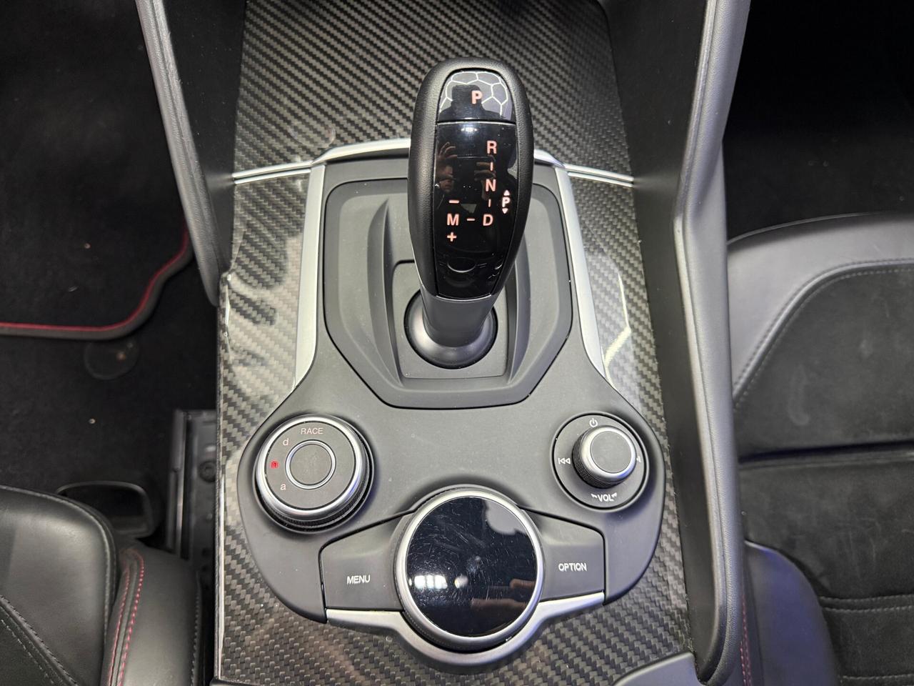 Alfa Romeo Giulia 2.9 V6 Bi-Turbo AT8 Quadrifoglio