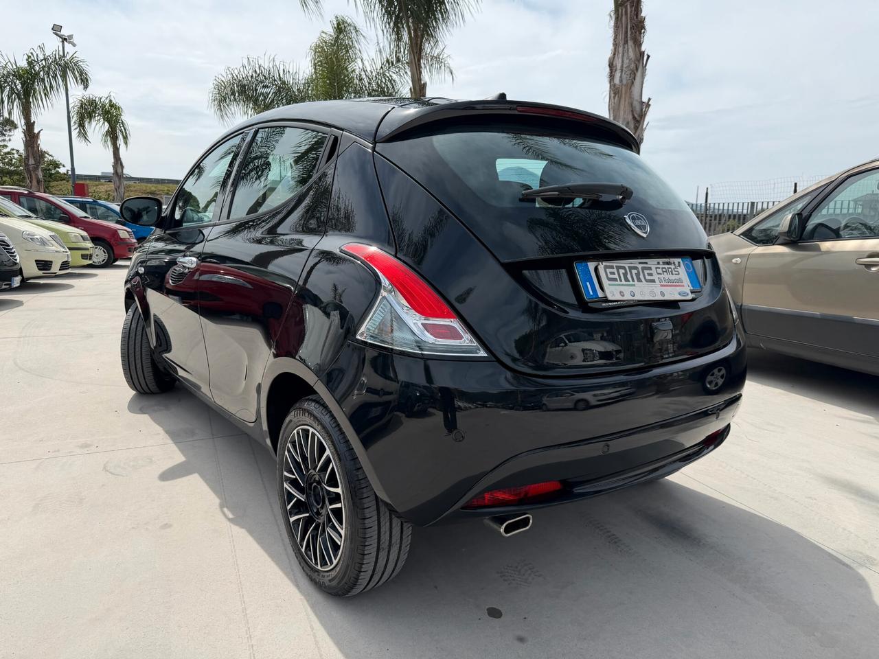 LANCIA YPSILON ANNO 2024 1.0 HYBRID 70 CV * KM 0