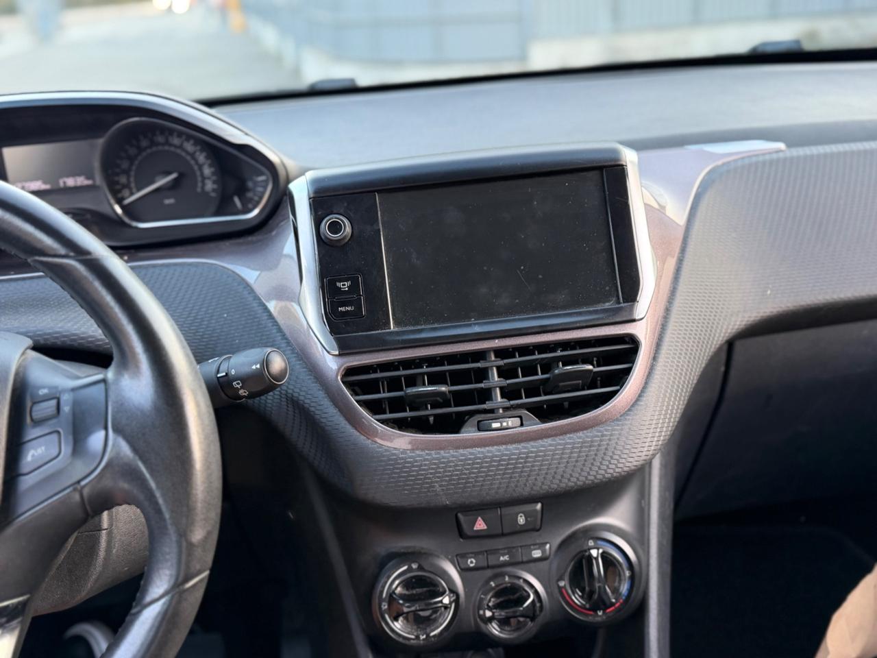 Peugeot 2008 1.2 benzina 82cv - 2014 km 120.000