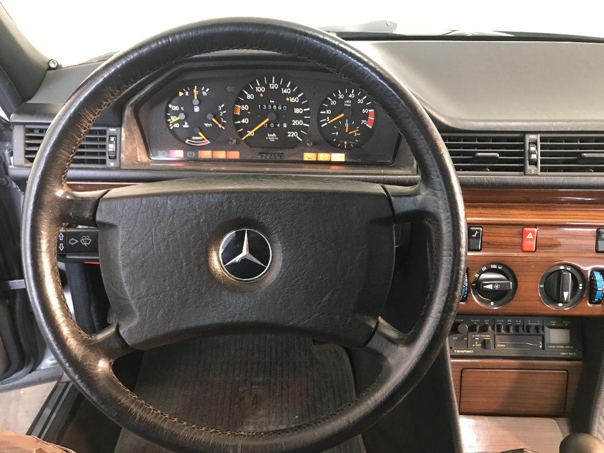 MERCEDES 200 E